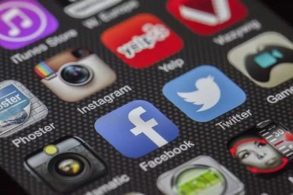 Facebook rolls out Facebook Offers