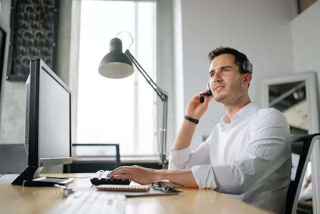 Chatbot vs. Human: Which Is Better for Customer Service?